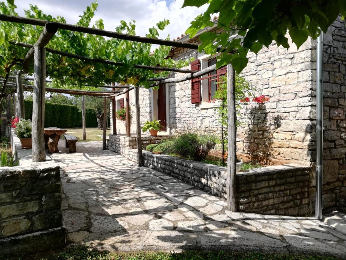 Holiday Home Maria Pazin Extérieur photo