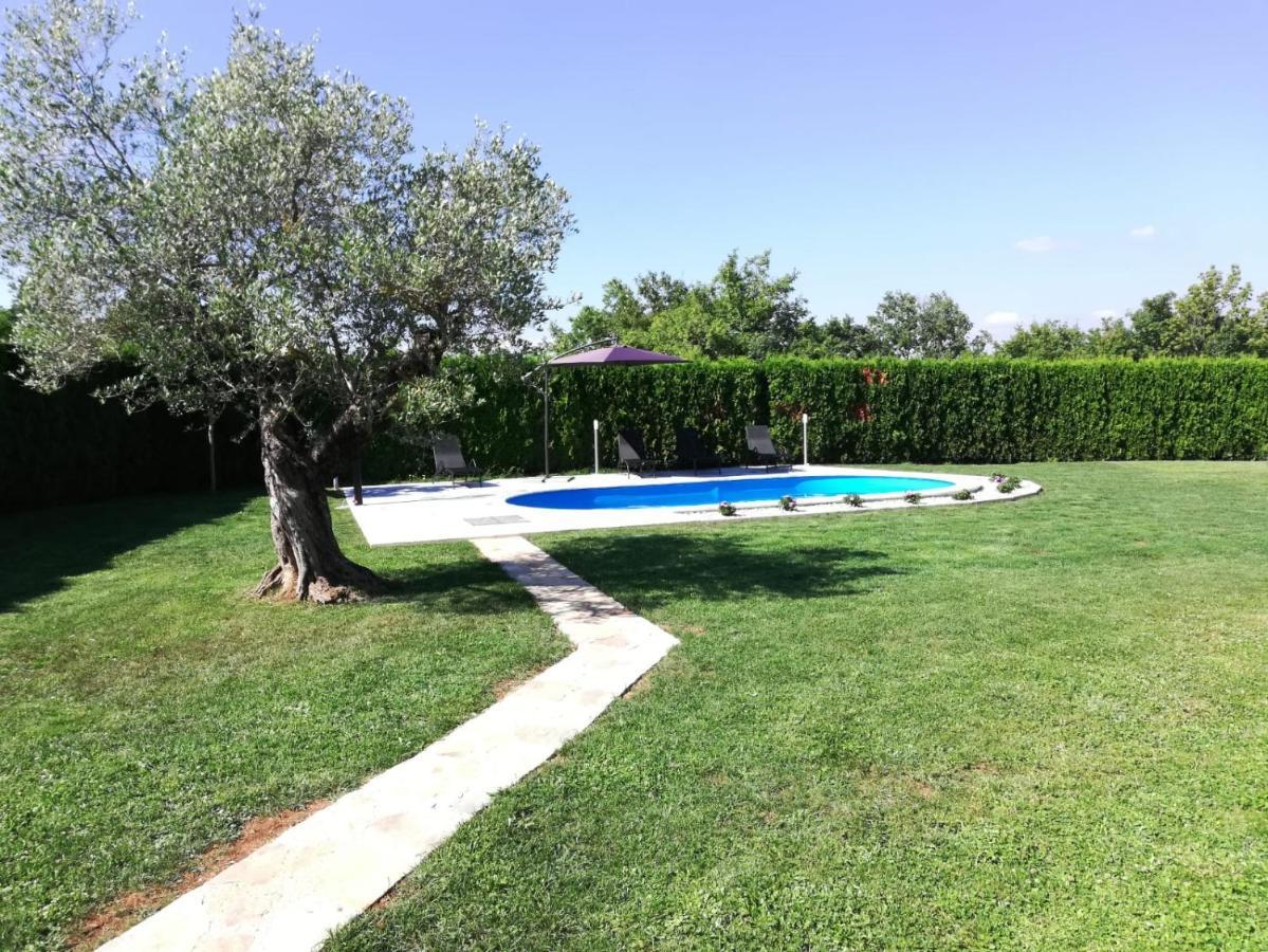 Holiday Home Maria Pazin Extérieur photo