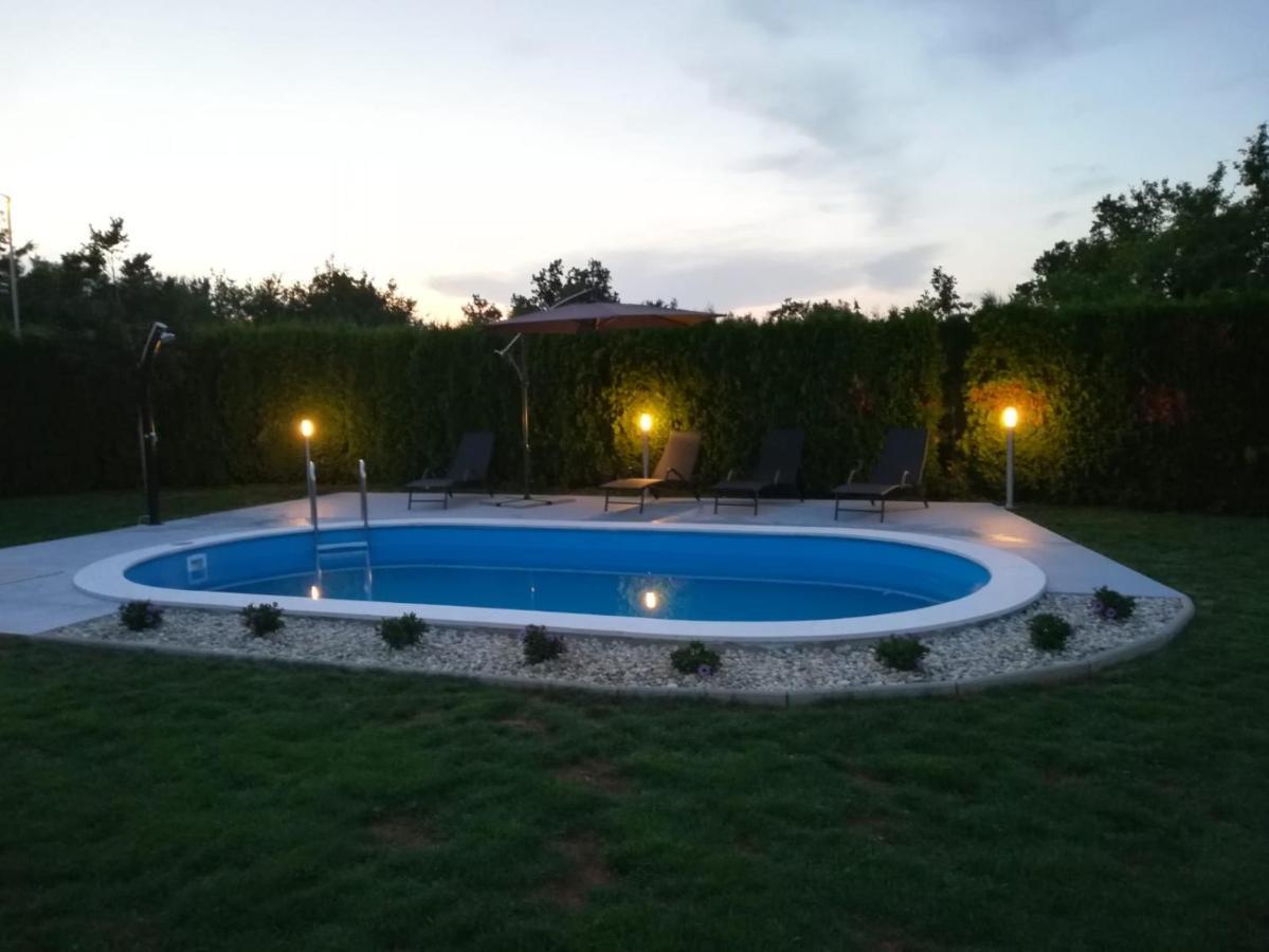 Holiday Home Maria Pazin Extérieur photo